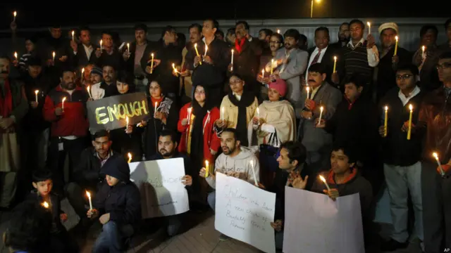 لوگوں کو بچوں کی ہلاکتوں کی وجہ سے شدید غم اور اضطراب پایا جاتا ہے۔