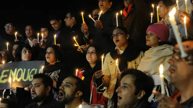 پشاور حملے کے خلاف اپنے طور پر احتجاج کے لیے گھروں سے نکل آنے والے افراد میں صحافی بطی شامل تھے۔