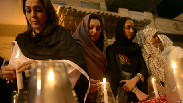 En Pakistán están teniendo lugar los funerales de las víctimas del atentado.