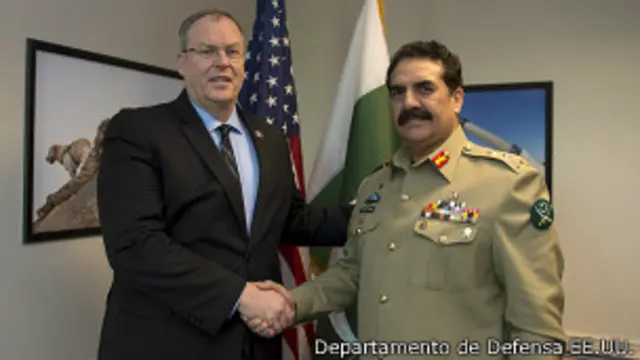 El jefe del ejército paquistaní fue recibido en el Pentágono por el vicesecretario de Defensa, Bob Work.