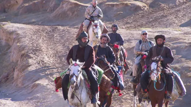 دوستم او د امریکا ځانګړو عملیاتو ځواکونه په مزار شریف کې.