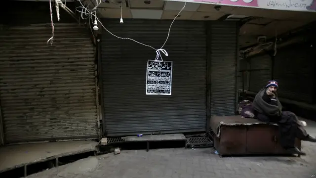 پشاور میں سکول پر حملے اور بچوں کی ہلاکت پر راولپنڈی کے تاجروں نے سوگ کے طور پر بدھ کو اپنا کاروبار بند رکھا۔