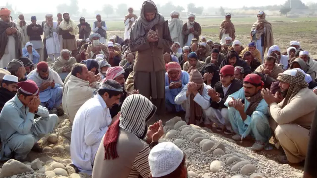 حملے میں ہلاک ہونے والوں کی تدفین اور سوگوران۔