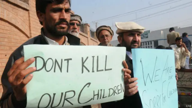 पाकिस्तान, आर्मी पब्लिक स्कूल हमला, प्रदर्शन