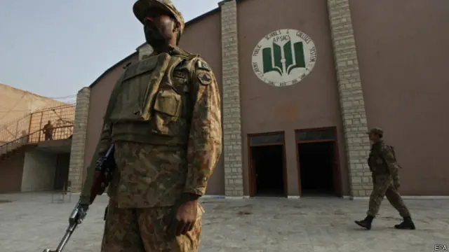 ڈیرہ اسماعیل خان میں دو ہزار ایک میں تینوں مسلح افواج کے شہدا اور ریٹائرڈ فوجیوں کے لئے سترہ ہزار سات سو اٹھاون ایکڑ زمین الاٹ ہوئی 