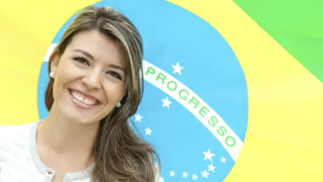 Brasileira sorrindo