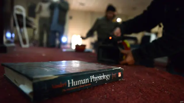 حکام کے مطابق آپریشن کے اختتام کے وقت انتظامی بلاک سے ایس ایس جی نے کل 23 بچوں کو بازیاب کروایا۔ بہت سے بچے روشندانوں میں چڑھ کر چھپے ہوئے تھے، باتھ روموں میں تھے، فرنیچر کے نیچے چھپے ہوئے تھے۔