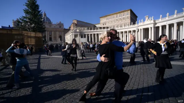 Танго на день народження папи