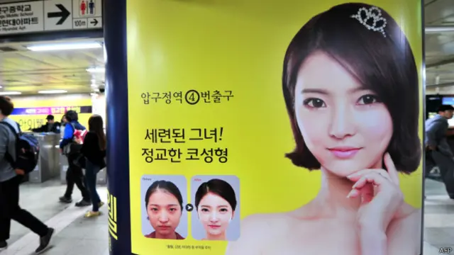 Реклама пластической хирургии в метро