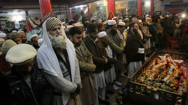 سعید خان کی تدفین پشاور میں بدھ کی رات کی گئی