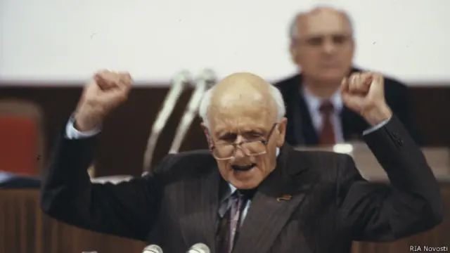 Андрей Сахаров на I съезде народных депутатов СССР (в президиуме Михаил Горбачев)