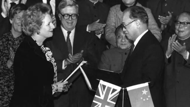 1984年9月26日中英两国在北京草签关于香港问题的联合声明和三个附件