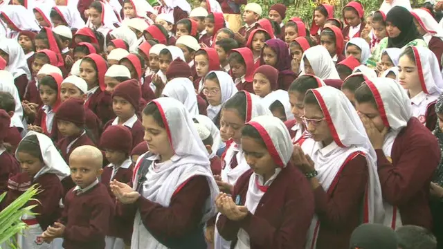 د پرښتو استاذان دا وايي، بشر حريان دريان ولاړ دى، ستا په راتګ تا ته خپل ځان نه شي معرفي کولی، لفظونه ټول په وينو سره دي، قلمونه مات دي، کتابونه پاڼې پاڼې دي، ته پخپله هوښيار یې.