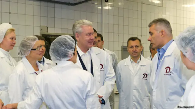 Власть привечает колбасное производство Дымова: московский градоначальник летом 2013 года осматривал его фабрику