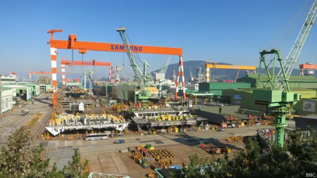 Plataforma flotante de gas Prelude, de Shell, en construcción en Corea del Sur