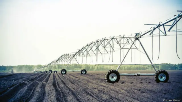 Свое производство Михаил Корнев позиционирует как инновационное. На фото - американские поливальные машины