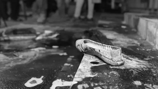 اس طرح کے ہر واقعے کے بعد طرح طرح کے سوالات اٹھائے جاتے ہیں کہ حکومت ذمہ دار ہے، فوج ذمہ دار ہے یا پھر اس میں پاکستان کے دشمنوں کا ہاتھ ہے وغیرہ وغیرہ