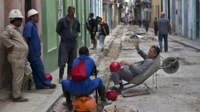 Kementerian Luar Negeri Kuba mengklaim embargo membuat pemerintah harus menanggung US$1,3 triliun.