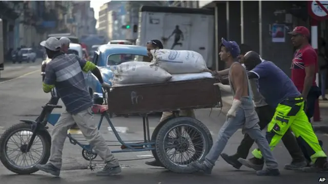 勞爾·卡斯特羅說，長達半個多世紀的貿易禁運「造成了巨大的人為破壞和經濟破壞」。