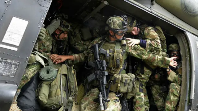 Helicóptero militar