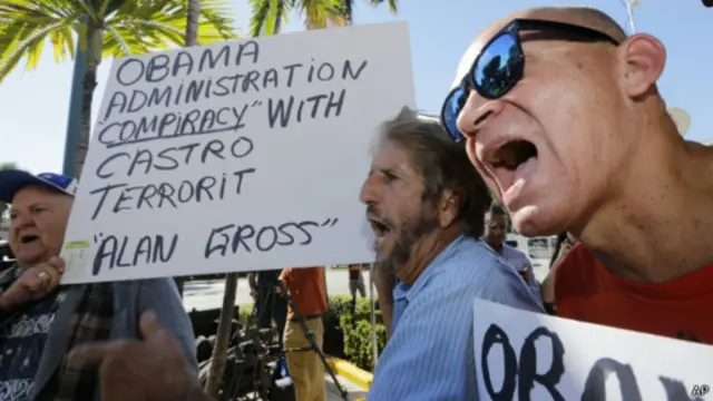 تصمیم به برقراری روابط خشم مهاجران مخالف کاسترو در آمریکا را برانگیخته است 