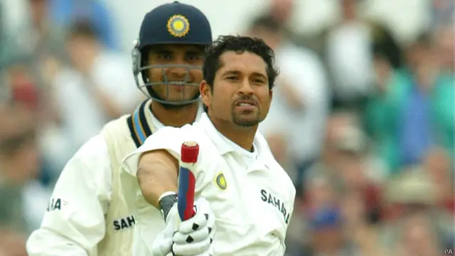 انھوں نے اپنے 24 سالہ کرئیر میں 200 ٹیسٹ میچز463 ون ڈے اور ایک ٹی ٹوئنٹی کھیلا