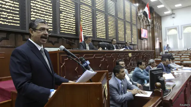 أعاق نواب موالون للرئيس اليمني السابق علي عبد الله صالح تصويت سابق لمنح حكومة بحاح (يسار) الثقة.