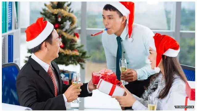 Có những món thưởng cuối năm khiến cảm giác phấn khởi ban đầu của người nhận nhanh chóng biến thành nỗi thất vọng, cay đắng