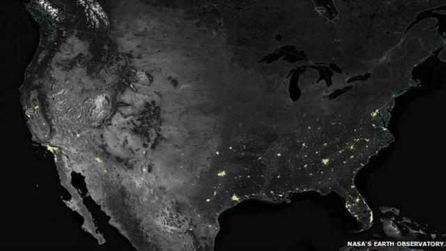 Imagen satelital nocturna de Estados Unidos.