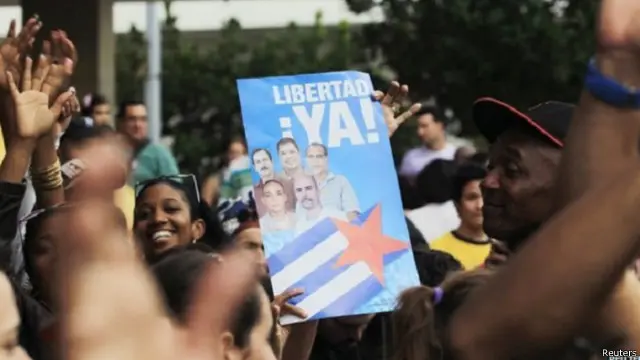 الكوبيون رحبوا بالإفراج عن ثلاثة معتقلين كوبيين احتجزوا في الولايات المتحدة بتهمة التجسس