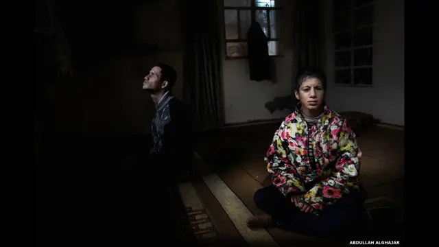 Одамлар категориясининг энг яхши суратларидан бири деб суриялик ногирон бола фотоси топилди. Муаллиф Абдуллоҳ Алҳажар.