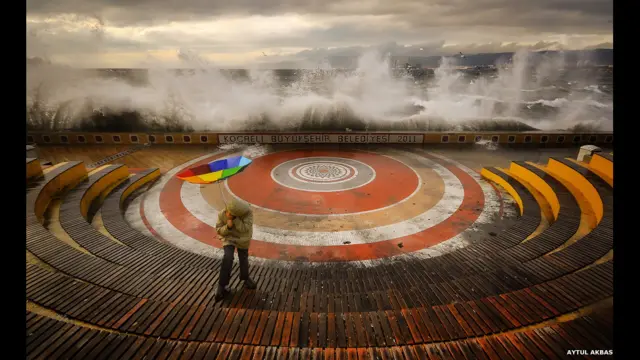 Туркиянинг Хўжаэлида довул. Фототасвирчи Айтул Ақбаш ўзининг жиянини тасвирга туширган.