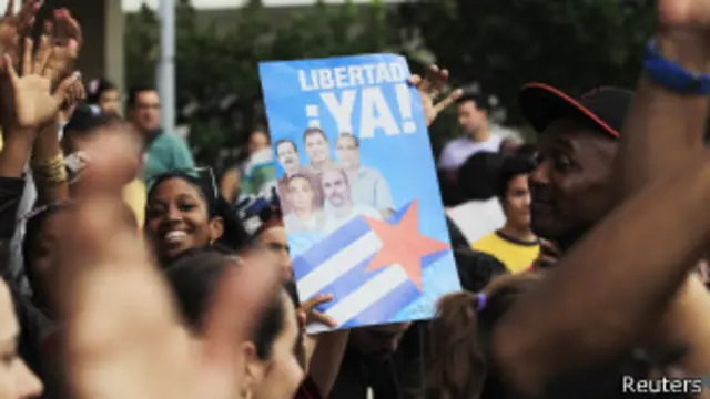 ကျူးဘား သူလျှို ၃ ယောက် လွတ်မြောက်လာမှုကို ဟားဗားနား မြို့မှာ အောင်ပွဲခံနေကြစဉ်