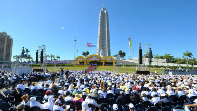 Месса на площади Революции