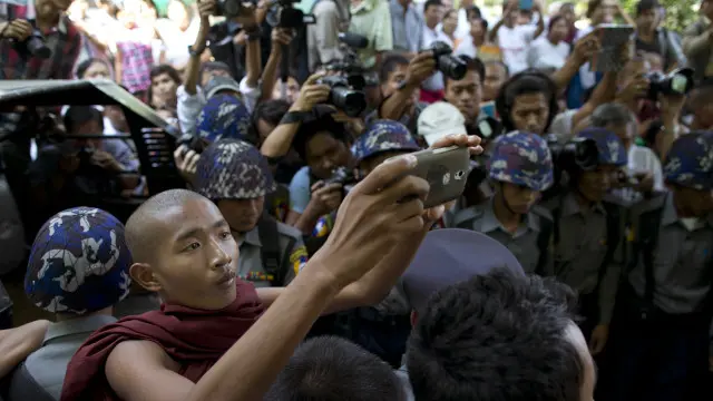 Плакат буддавийларнинг ғазабнок чиқишларига сабаб бўлган