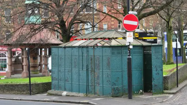 Toilet kencing untuk umum di kota Clifton, Inggris ini merupakan peninggalan tahun 1880-an.