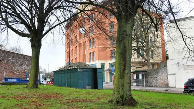 Bangunan toilet kencing umum ini telah didaftarkan sebagai bangunan yang dilindungi.