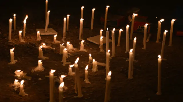 ملک کے دیگر شہروں کی طرح اسلام آباد میں پشاور میں دہشتگردی کے شکار ہونے والے بچوں کی یاد میں ایک شامِ بیداری کا اہتمام کیا گیا۔ 