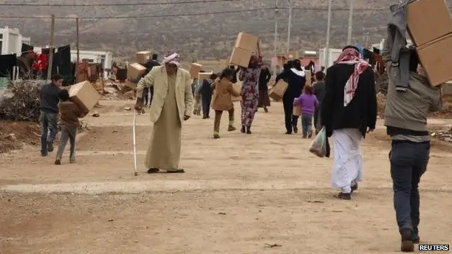 فر آلاف من الإيزيديين وغيرهم من العنف في بلدة سنجار