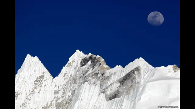 چیک ریپبلک کے پیٹرک برٹسکا نے 2011 میں نیپال کے پہاڑوں کی یہ تصویر بھیجی۔ 