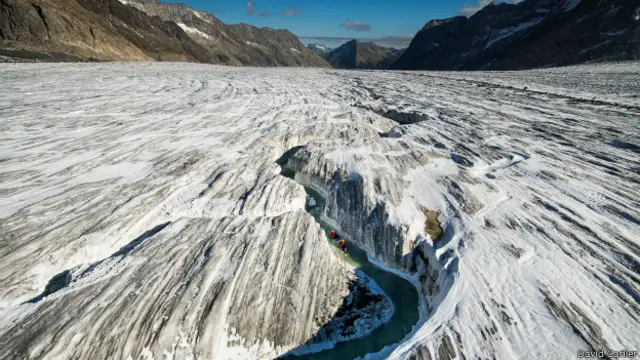 El espectacular escenario en el glaciar Aletsch, en Suiza.