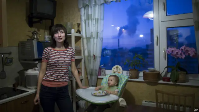 Власти признают, что первый и основной удар кризис наносит по среднему классу: тем, у кого ипотека и автокредиты