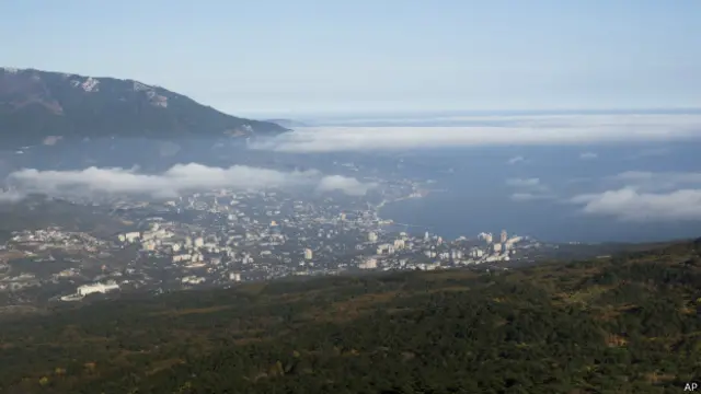 После трудностей на Керченской переправе летом 2014 года многие россияне смотрят на отдых в Крыму без прежнего энтузиазма