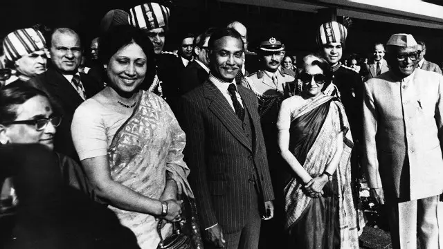 ভারতের সাবেক প্রধানমন্ত্রী ইন্দিরা গান্ধীর সাথে বিএনপির প্রতিষ্ঠাতা জিয়াউর রহমান ও খালেদা জিয়া