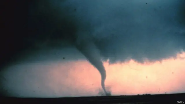 سرعة الرياح العالية تمنح الاعاصير قوة مدمرة في بعض الحالات