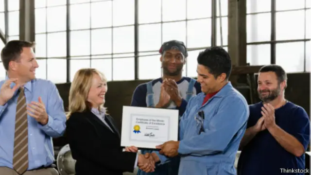 هناك جوائز أكثر قيمة تُخصص لأصحاب الإنجازات الأكبر