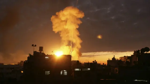 اگست میں جنگ بندی سے پہلے غزہ پر اسرائیلی حملوں کے نتیجے میں بڑے پیمانے پر تباہی ہوئی