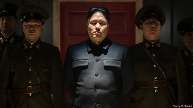 نمایی از فیلم 'مصاحبه' که شرکت سونی در پی تهدید هکرها پخش آن را لغو کرد