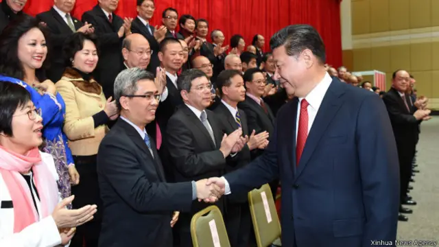 习近平会见澳门各界人士