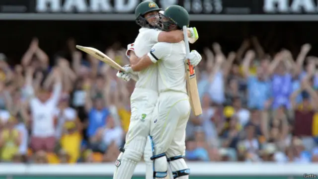 میچل مارش نے ورون ایرون کی گیند پر چوکا لگا کر آسٹریلیا کو جیت سے ہمکنار کیا